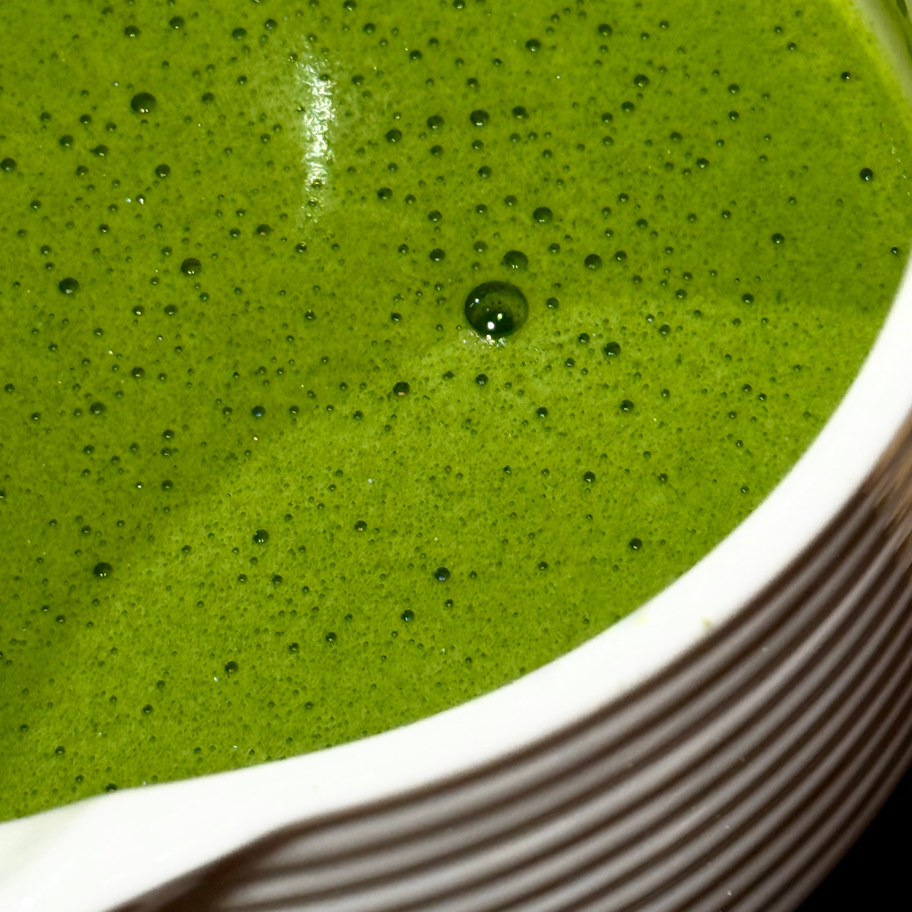 Close-up of a Teanuki Everyday Matcha in a white chasen